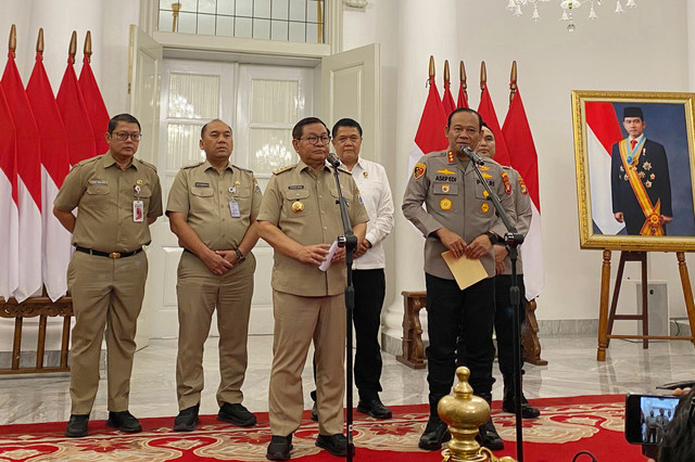 Gubernur DKI Jakarta Pramono Anung dan Kapolda Metro Jaya Komjen Pol Asep Edi Suheri memberikan keterangan pers usai Penandatanganan Nota Kesepakatan Polda Metro Jaya Dengan Provinsi DKI Jakarta, Balai Kota DKI Jakarta, Senin (18/5/2026). Foto: Aditya Nugraha/kumparan