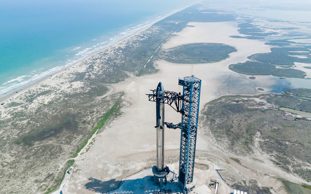 Misi Tes Penerbangan Starship oleh Official SpaceX Photos, CC BY-NC 2.0
