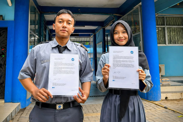 Dua siswa dari SMK Taruna Bhakti, Rakha Hayya Ilhamsyah dan Balqis Amanda berhasil temukan celah sistem keamanan milik Badan Antariksa Amerika Serikat (NASA). Foto: Dok. Istimewa