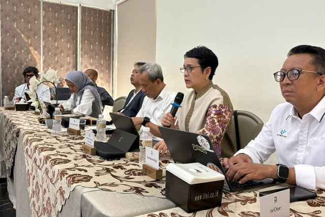 Dirjen Teknologi Pemerintah Digital Komdigi Mira Tayyiba memberikan paparan dalam Media Briefing terkait Digitalisasi Perlindungan Sosial di Cempaka Putih Timur, Jakarta Pusat, Senin (18/5/2026). Foto: Jeni Ritanti/kumparan