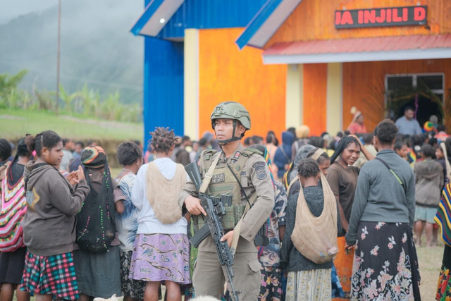 Satgas Tindak Operasi Damai Cartenz 2026 amankan peresmian Gereja Injil Indonesia di Distrik Kiwirok, Kabupaten Pegunungan Bintang, Jumat (15/05/2026). Foto: Dok. Satgas