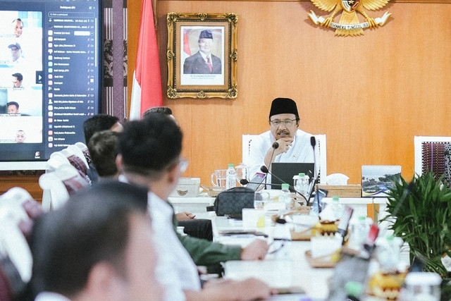 Mensos Saifullah Yusuf (Gus Ipul) saat memimpin Rapat Dinas di Kantor Kementerian Sosial, Jakarta Pusat, Senin (18/5/2026). Foto: Kemensos RI