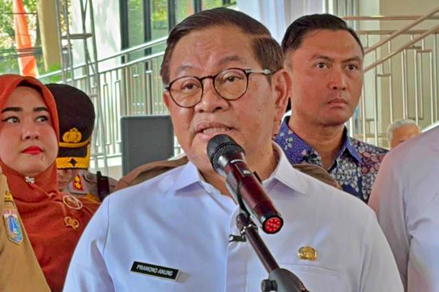 Doorstop Gubernur DKI Jakarta Pramono Anung usai meresmikan kantor kecamatan Kebayoran Baru, Embung Jagakarsa, dan Embung Pemuda, Jakarta, Selasa (19/5/2026). Foto: Kevin Daniel/kumparan