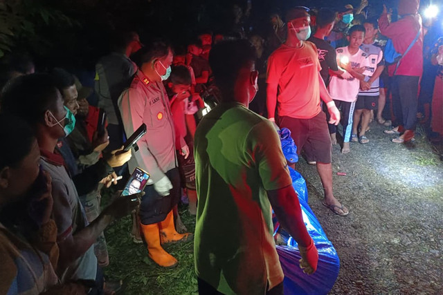 Warga temukan mayat siswi SMK di Nias Utara, Jumat (15/5). Foto: Dok. Humas Polres Nias