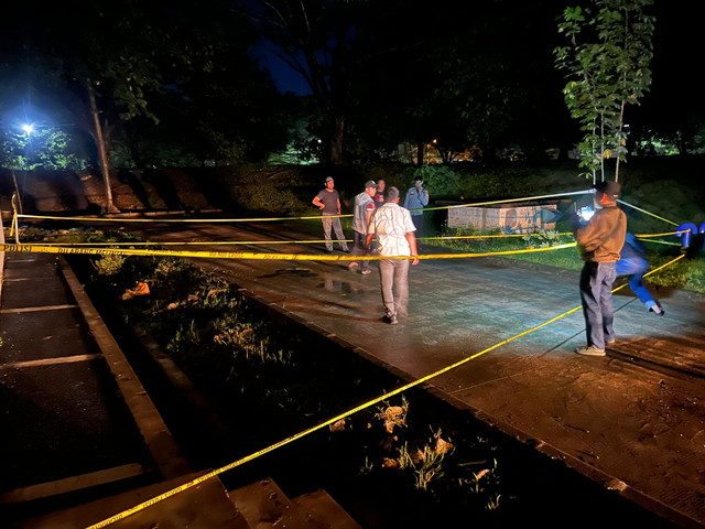 Polisi oleh TKP lokasi tewasnya mahasiswi Fakultas Teknik, Jurusan Arsitektur, Universitas Hasanuddin (Unhas), berinisial PJT (19 tahun) di kampus FT Unhas, Senin (18/5) malam. Foto: Dok. Polres Gowa Sulsel