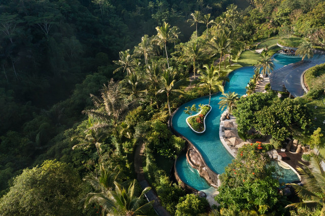 Kolam renang di Padma Ubud Resort Bali. Foto: Padma.