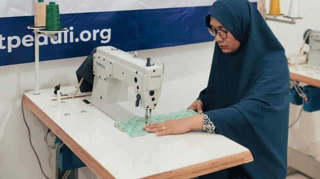 Pelatihan Menjahit digelar DT Peduli Serang, bertujuan untuk pemberdayaan masyarakat agar mandiri (Sumber : DT Peduli)