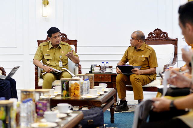 Gubernur Sumut Muhammad Bobby Afif Nasution memimpin Rapat Koordinasi dengan OPD terkait untuk Pembangunan Rumah Sakit Internasional Provinsi Sumut di Ruang Kerja Kantor Gubernur Jalan Diponegoro Kota Medan, Senin (18/5/2026). Foto: Dok. Diskominfo Sumut