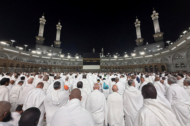 Jemaah umrah di Masjidil Haram, Makkah, Arab Saudi, Selasa (19/5/2026). Foto: Ibraheem Abu Mustafa/REUTERS