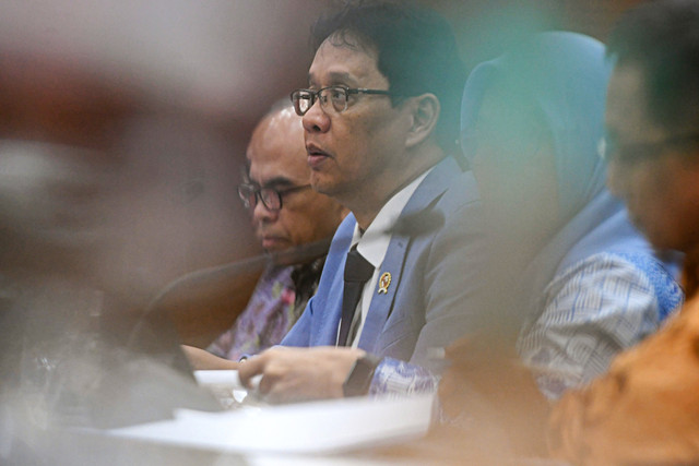 Menteri Keuangan Purbaya Yudhi Sadewa (kedua kiri) memimpin sidang aduan kanal Debottlenecking Satgas P2SP di Gedung Kementerian Keuangan, Jakarta, Selasa (19/5/2026). Foto: Muhammad Adimaja/ANTARA FOTO