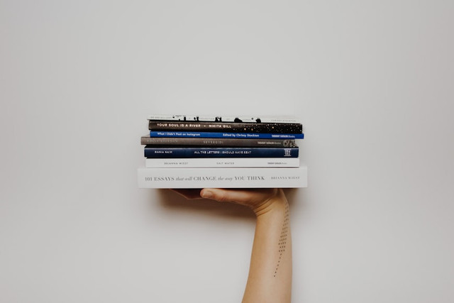 Ilustrasi Soal Bahasa Indonesia kelas 3 SD semester 2 . Foto: Unsplash/Thought Catalog