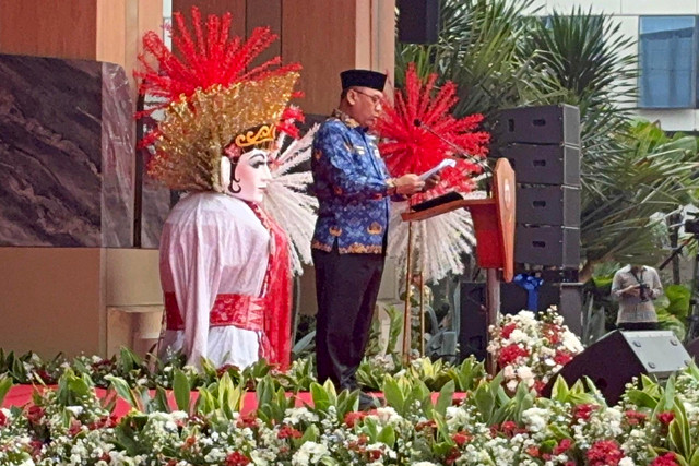 Sekretaris Daerah Provinsi DKI Jakarta Uus Kuswanto saat menjadi inspektur upacara peringatan Hari Kebangkitan Nasional ke-118 di Balai Kota DKI Jakarta pada Rabu (20/5/2026). Foto: Nauval Pratama/kumparan