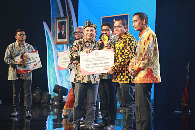 Mendagri Tito Karnavian menghadiri acara Apresiasi Pemerintah Daerah Berprestasi 2026 Regional Nusa Tenggara dan Maluku di Ballroom Merumatta Senggigi, Lombok, Nusa Tenggara Barat (NTB), Selasa (19/5/2026). Foto: Dok. Kemendagri