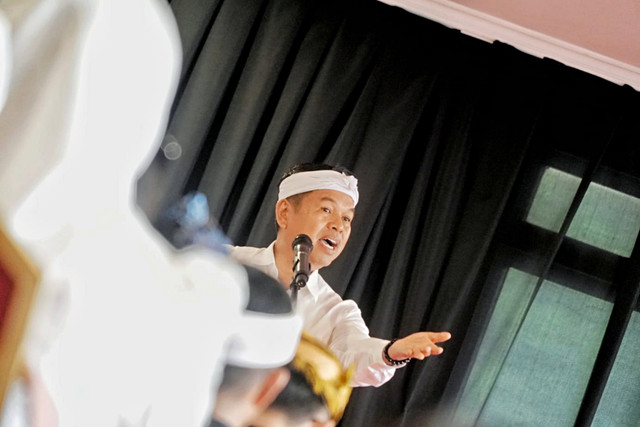 Gubernur Jabar Dedi Mulyadi menghadiri Diskusi Kecagarbudayaan dengan topik "Prasasti Batu Tulis dan Makuta Binokasih Sanghyang Pake", di Museum Pajajaran Bogor, Kota Bogor, Jawa Barat, Kamis (14/5/2026). Foto: Dok. Diskominfo Jabar