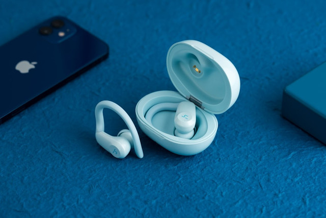 Ilustrasi earphone olahraga. Foto: Unsplash
