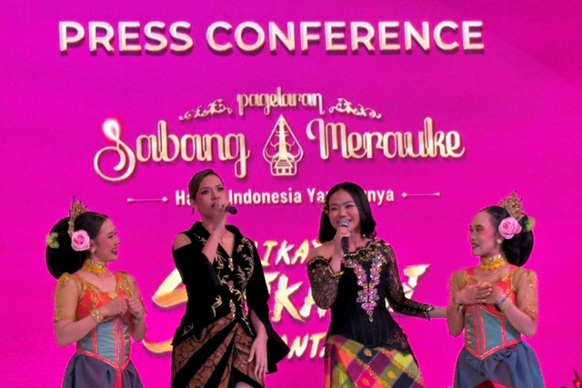 Penampilan Raisa dan Yura Yunita saat menghadiri konferensi pers Kick Off Pagelaran Sabang Merauke - Hanya Indonesia yang Punya 2026, Rabu (20/5/2026).  Foto: Salsha Okta Fairuz/kumparan
