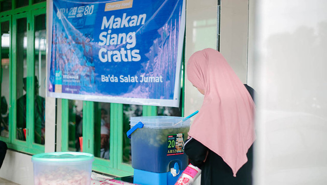 Tembus 370 Porsi, TDA Pangkep Perluas Sedekah Jumat di Terminal Bungoro