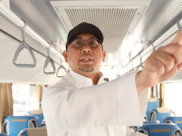 Anggota Dewan Perwakilan Rakyat (DPR) Daerah Pemilihan Sumatera Barat I, Andre Rosiade, saat meninjau layanan Bus Shalawat, Rabu (20/5/2026). Foto: Dok. Istimewa