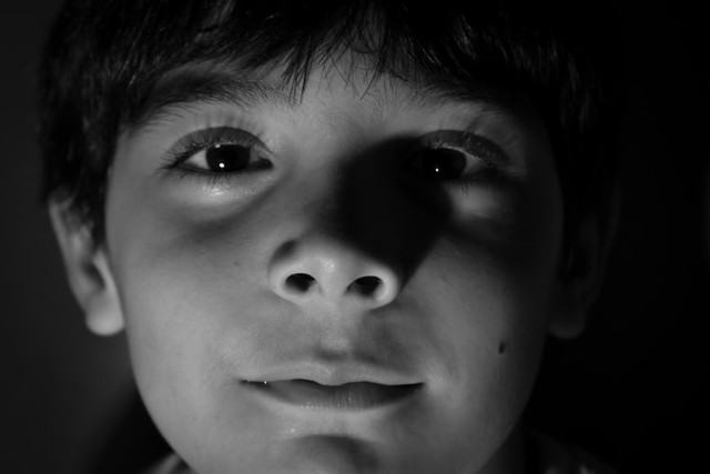 Ilustrasi Cara Mewing yang Benar. Unsplash.com/Nisa Çokokumuş