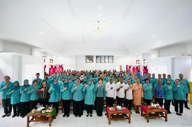 Ketum TP PKK Tri Tito Karnavian menghadiri acara Temu Kader PKK Kabupaten Alor di Aula Rumah Jabatan Bupati Alor, Nusa Tenggara Timur (NTT), Rabu (20/5/2026). Foto: Dok. Kemendagri