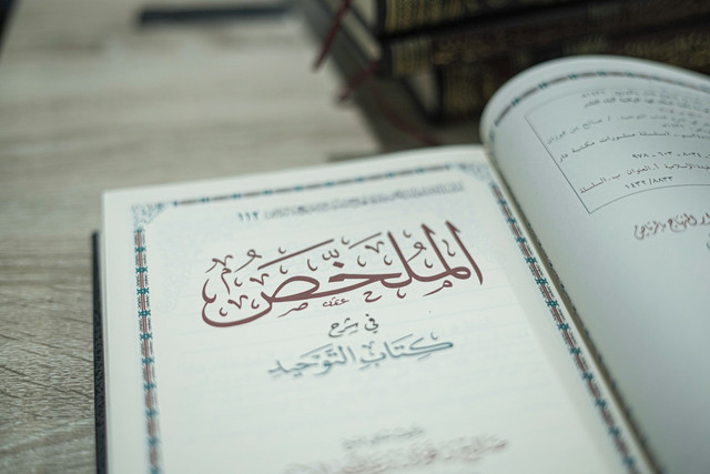 Ilustrasi soal bahasa Arab kelas 7 semester 2 dan kunci jawaban. Foto: Unsplash.