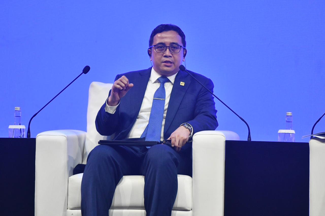 Wakil Direktur Utama Pertamina Oki Muraza menjadi narasumber pada sesi Global Executive Talk “The End Of Easy Energy” saat acara 50th IPA Convex yang diselenggarakan di ICE BSD City, Tangerang, Banten pada Rabu (20/5/2026). Foto: Dok. Pertamina