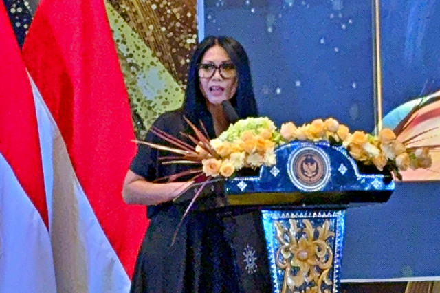 Penyanyi Internasional, Angun C. Sasmi saat memberikan testimoni dalam sosialisasi Golden Visa yang diadakan Direktor Jenderal Imigrasi Kementerian Imigrasi dan Pemasyarakatan, di Karet Sudirman, Jakarta Pusat, Kamis (21/5/2026). Foto: Jeni Ritanti/kumparan
