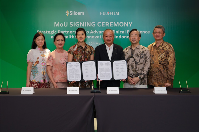 Penandatanganan MoU kerja sama Fujifilm Indonesia dan Siloam International Hospitals. Foto: dok. Fujifilm 