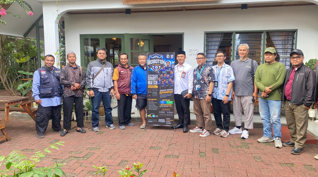 Kolaborasi Lembaga Amil Zakat bersama Republik Bobotoh dalam program Bobotoh for Humanity (Sumber : DT Peduli)