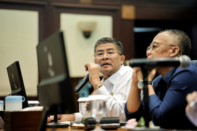 Wagub Jabar Erwan Setiawan saat Rapat Koordinasi dengan berbagai pemangku kepentingan di Gedung Sate, Selasa (19/5/2026). Foto: Dok. Diskominfo Jabar