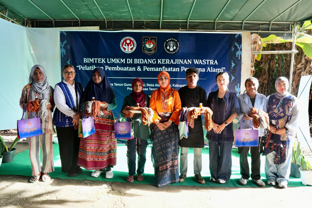 Ketua Harian Dewan Kerajinan Nasional (Dekranas) Tri Tito Karnavian secara resmi menutup Bimbingan Teknis (Bimtek) UMKM di bidang wastra, Selasa (19/5/2026) sore. Foto: Kemendagri RI