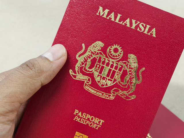 Ilustrasi Paspor Malaysia. Foto: For East/Shutterstock