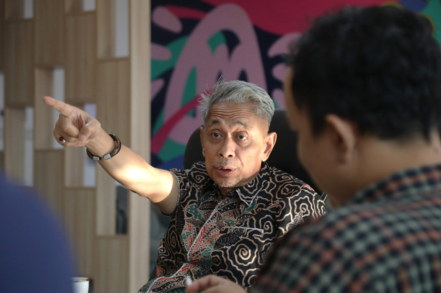 Wamensos Agus Jabo Priyono saat memberikan keterangan terkait program Sekolah Rakyat di Kantor Kementerian Sosial, Jakarta Pusat, Kamis (21/5/2026). Foto: Kemensos RI