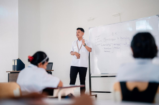 Guru Sekolah Rakyat Menengah Pertama 19 Kupang, Junaidi Romadhon. Foto: Kemensos RI