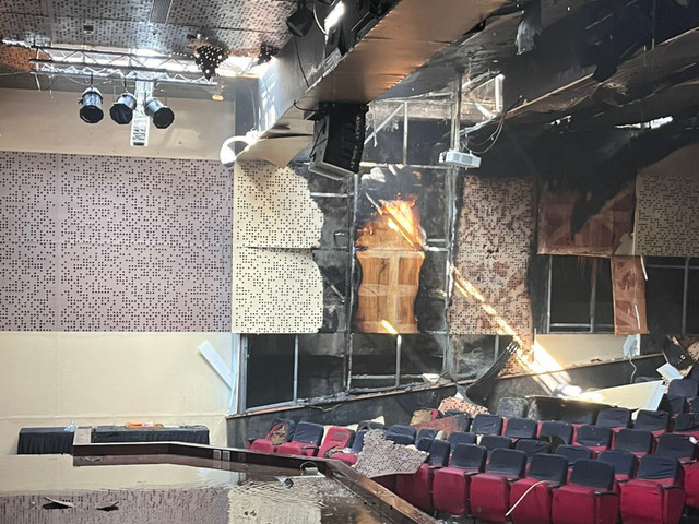 Penanganan kebakaran di Lantai 4 Ruang Auditorium Binus University Kampus Anggrek. Foto: Damkar Jakbar