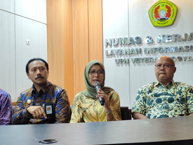 Ketua Satgas PPKPT UPNVY Dr. Iva Rachmawati, M.Si, di kantornya, Jumat (22/5/2026). Foto: Arfiansyah Panji Purnandaru/kumparan