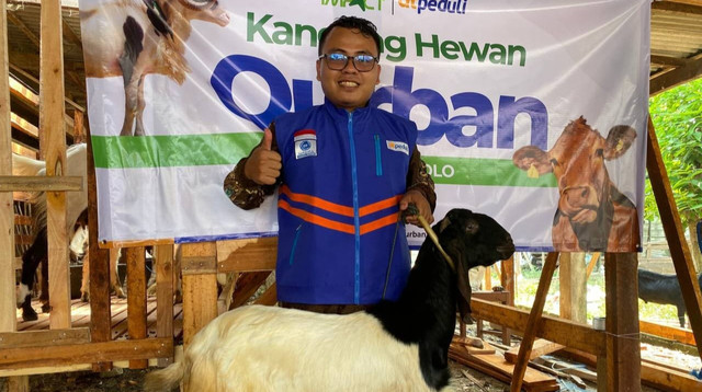 Tim DT Peduli Solo lakukan survei Mitra Hewan Qurban, memastikan kesediaan dan kesiapan hewan menjelang Iduladha (Sumber : DT Peduli)