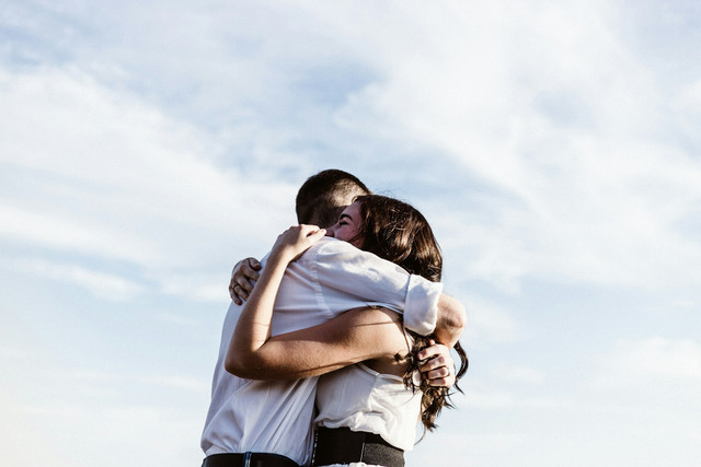 Ilustrasi anxious attachment. Foto Unsplash.