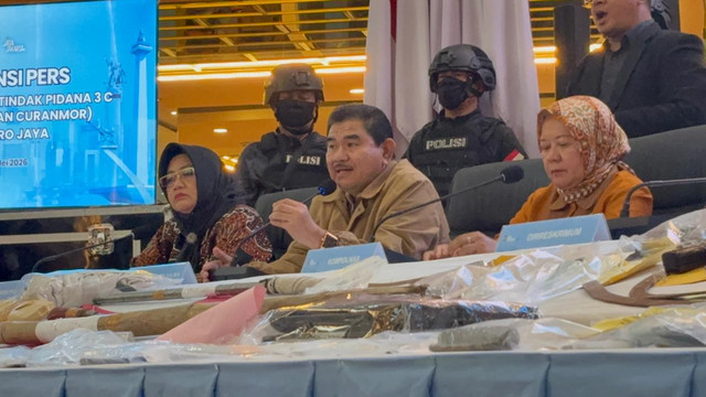 Guru Besar Hukum Tata Negara Prof Juanda dalam jumpa pers di Gedung Promoter Polda Metro Jaya pada Jumat (22/5/2026). Foto: Nauval Pratama/kumparan