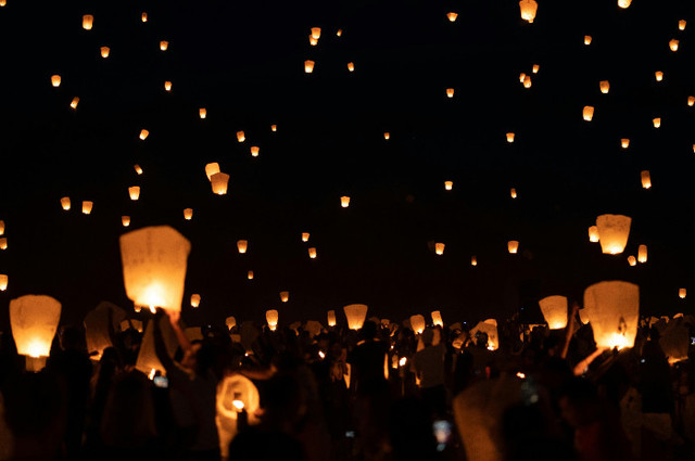 Ilustrasi Jadwal dan Harga Tiket Festival Lampion Waisak Borobudur 2026, Pexels/Alex Hussein