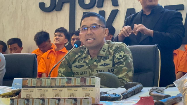 Kapendam Jaya Letkol Arh Noor Iskak soal turunkan batalyon tempur untuk backup personil patroli dalam jumpa pers di Gedung Promoter Polda Metro Jaya, Jumat (22/5/2026). Foto: Nauval Pratama/kumparan