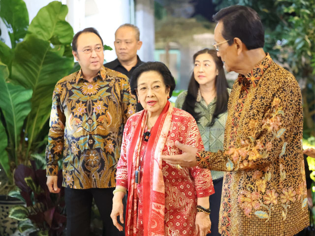 Presiden Republik Indonesia ke-5 sekaligus Ketua Umum PDIP Megawati Soekarnoputri bertemu dengan Gubernur DIY Sultan Hamengku Buwono X di Keraton Yogyakarta, Jumat (22/5/2026). Foto: Dok. PDIP