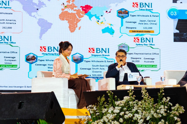 Direktur Treasury & International Banking BNI, Abu Santosa Sudradjat (kanan) saat menjadi pembicara dalam diskusi Business Talk “The Bankers” pada rangkaian Jogja Financial Festival 2026 di Yogyakarta. Foto: Dok. BNI