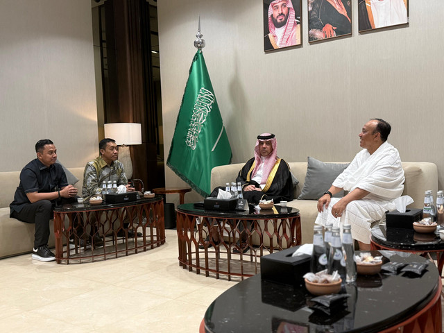 Wakapolri Komjen Pol. Prof. Dr. Dedi Prasetyo, S.H., M.Hum., M.Si., M.M. beserta tim melakukan lawatan dan pertemuan dengan jajaran Presidency of State Security (PSS) Arab Saudi pada Jumat (22/5) di Kantor PSS, Kota Riyadh, Arab Saudi. Foto: Dok. Istimewa