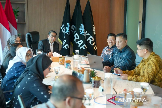 Menteri Ekonomi Kreatif Teuku Riefky Harsya menerima audiensi perwakilan Dewan Jamu Indonesia (DJI) di Kantor Kementerian Ekraf, Jakarta, Rabu (20/5/2026). Foto: ANTARA/HO Kementerian Ekonomi Kreatif