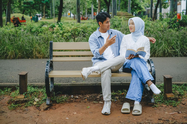 Ilustrasi menurut Greenberg dan Baron, apa yang menjadi ciri khas dari gaya komunikasi Socrates? ,Pexels/2Noval Gani