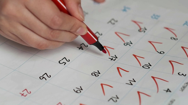  Ilustrasi kalender tanggal merah. Foto: Shutterstock/Yavdat