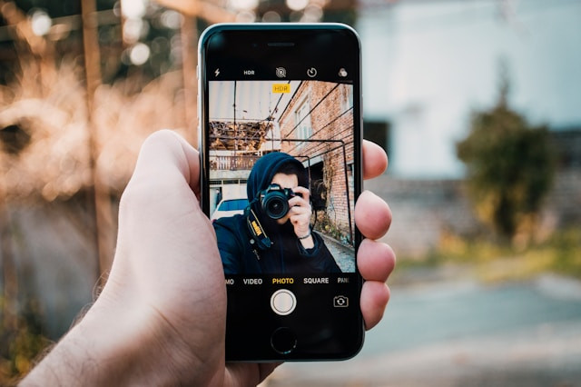 Ilustrasi bocoran iPhone 18. Foto: Nika Tabatadze/Unsplash