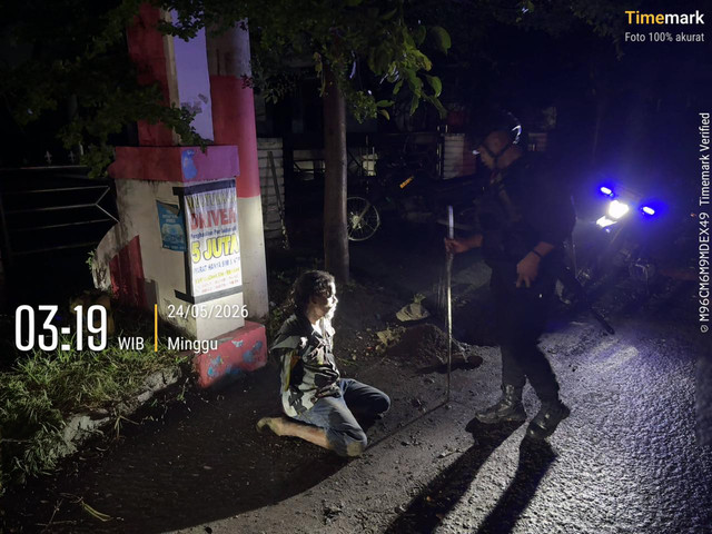 Brimob Polda Sumut amankan pelaku, pencurian kabel tembaga saat listrik padam, Minggu (24/5/2026). Foto: Dok. Humas Polda Sumut