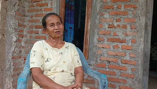 Sudarmi, istri kakek Mujiran (71) yang dipenjara atas kasus pencurian sisa getah karet di kebun PTPN, Lampung. Foto: Dok. Istimewa